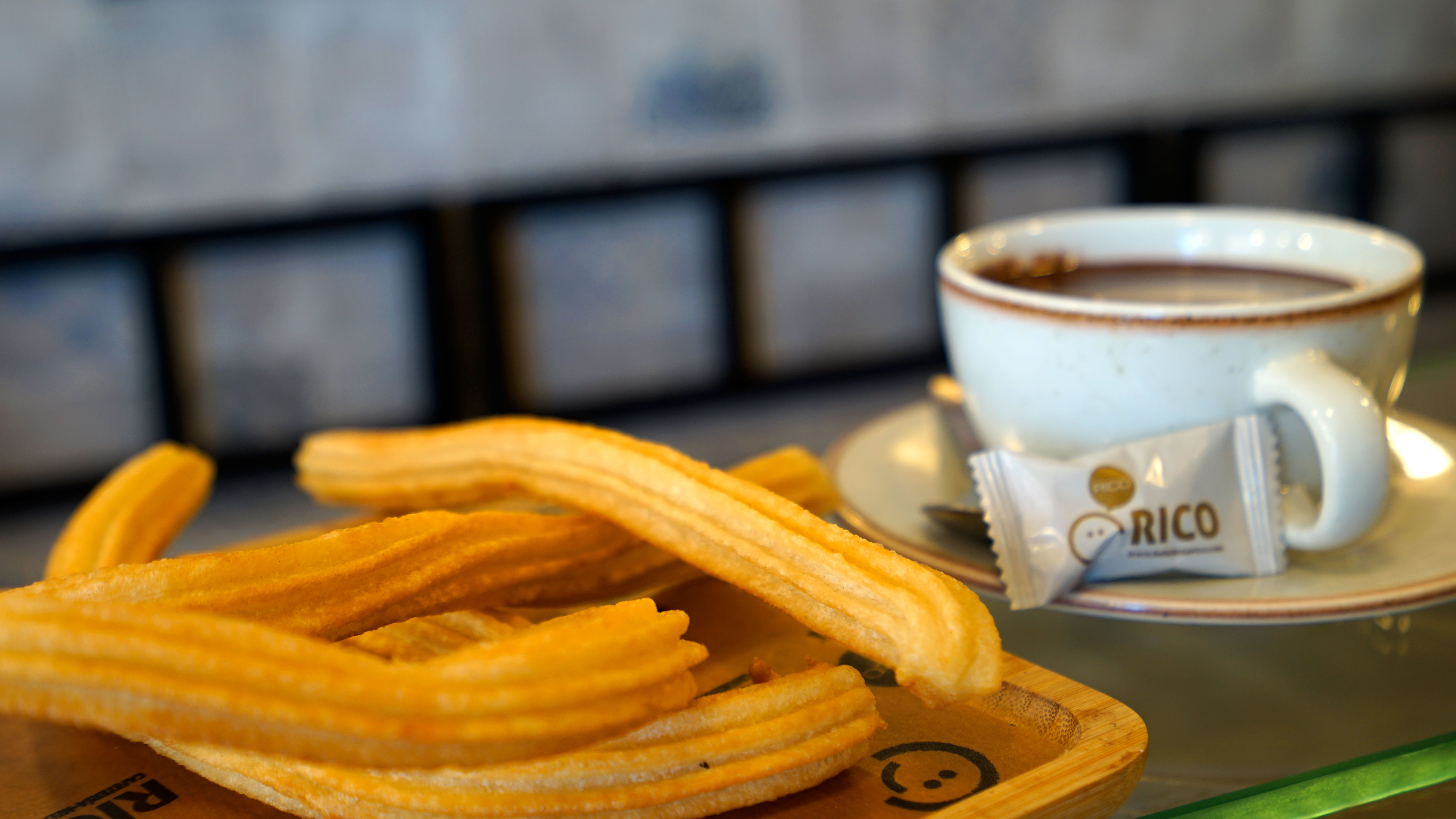 Churros y chocolate